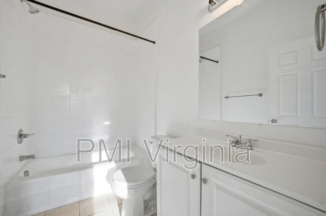 Building Photo - 36 Cedar Ave