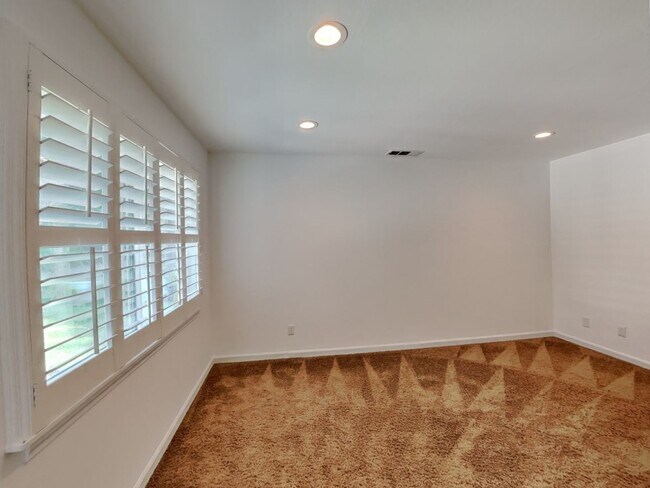 Building Photo - Fantastic 4/2 Home in El Sobrante