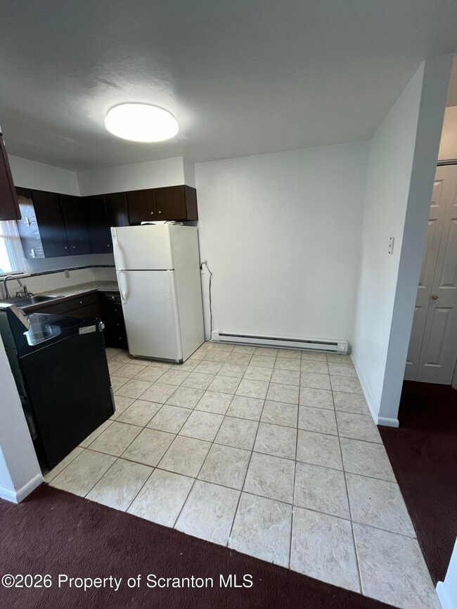 Building Photo - 612 Oak St