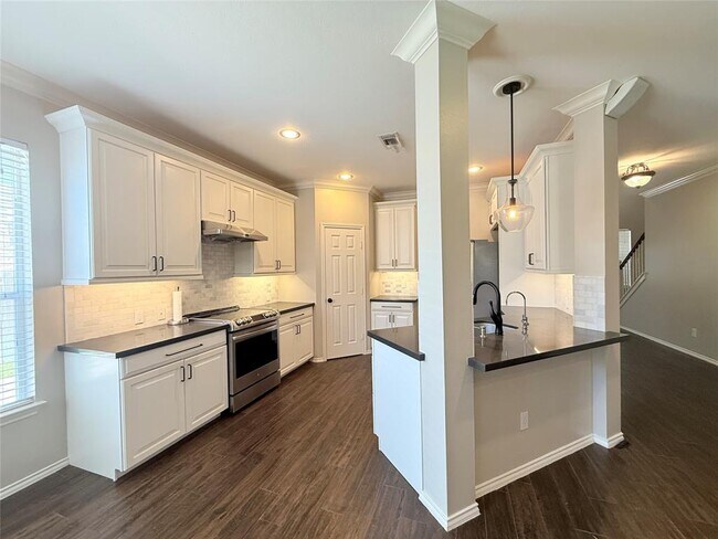 Building Photo - 6018 Gablestone Ln