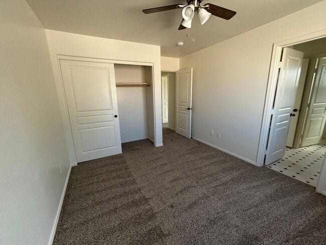 Building Photo - 2640 E Silversmith Trail