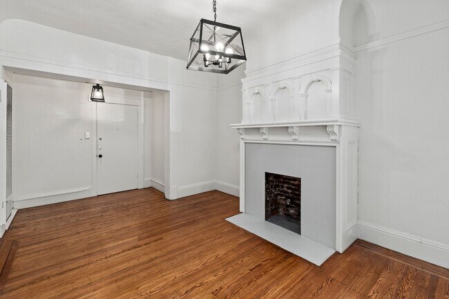 Building Photo - 1809 Oak St