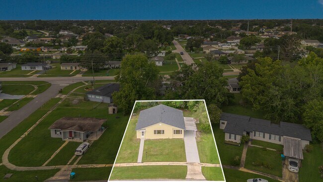 Building Photo - 1516 Zinnia Dr