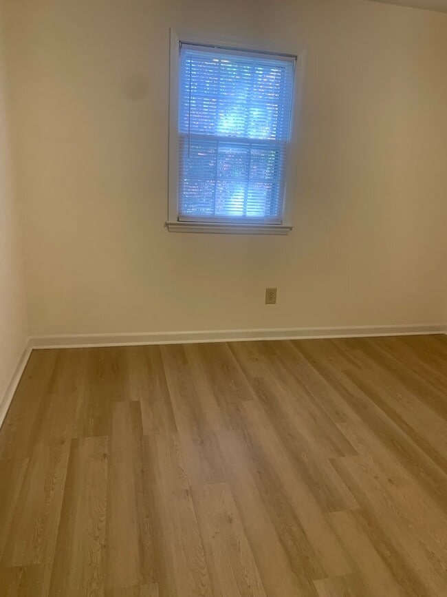 Building Photo - NORTH HILLS CHARMER--2 STORY--DOWNSTAIRS BEDROOM/OFFICE--FORMAL AREAS-LAUNDRY/MUD AREA-CARPORT