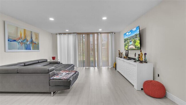 Building Photo - 4292 Deste Ct