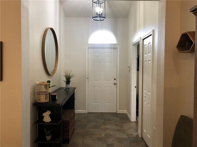 Building Photo - 1739 Berkshire Cir SW