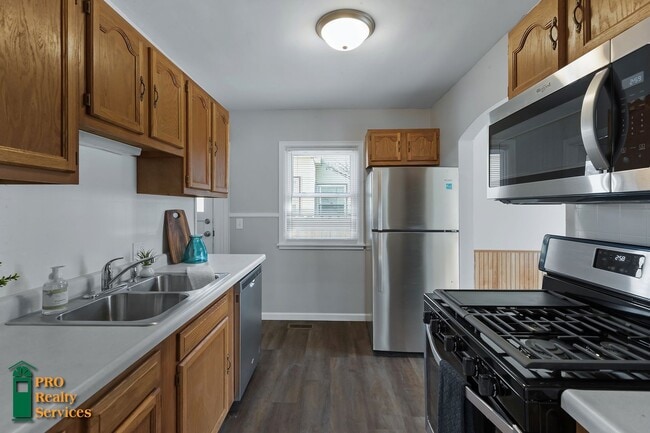 Primary Photo - 3 Bedroom Home in Robbinsdale