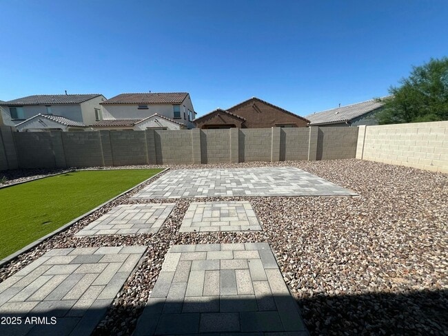 Building Photo - 8757 W Rancho Dr