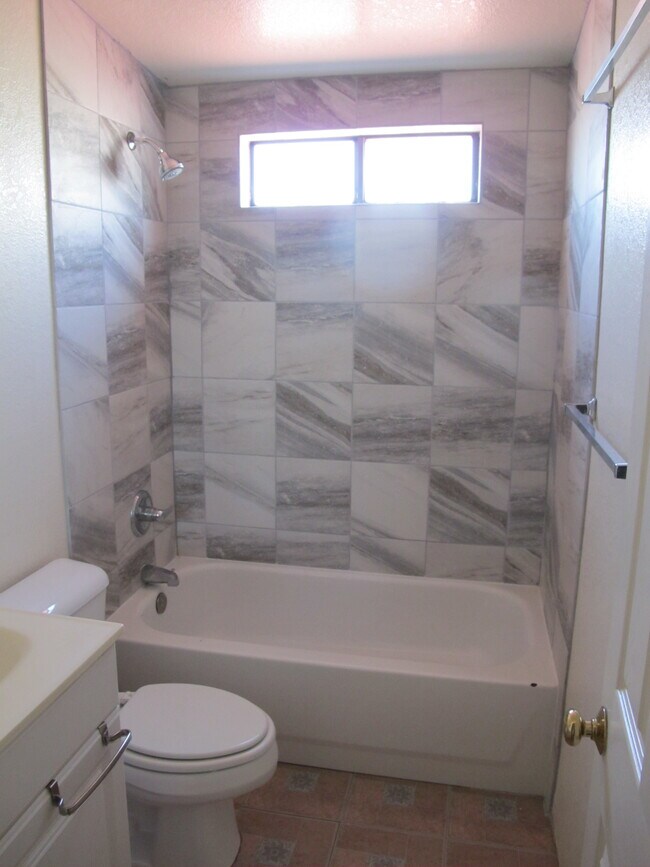 Building Photo - 1620 N Fremont Ave