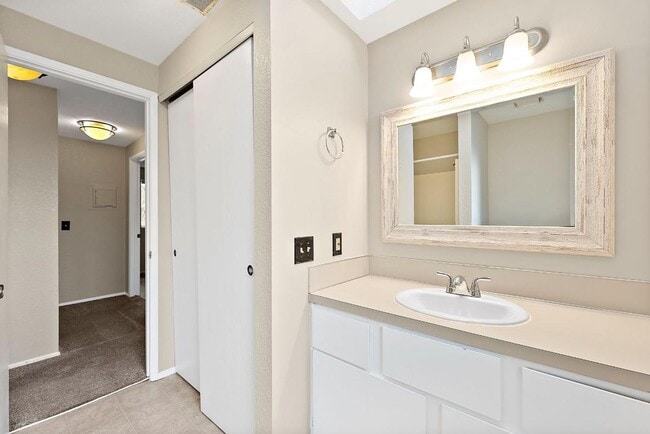 Building Photo - Light & Airy 2-Bedroom Tumwater Apartment with Pool, Covered Parking & Full-Size W/D