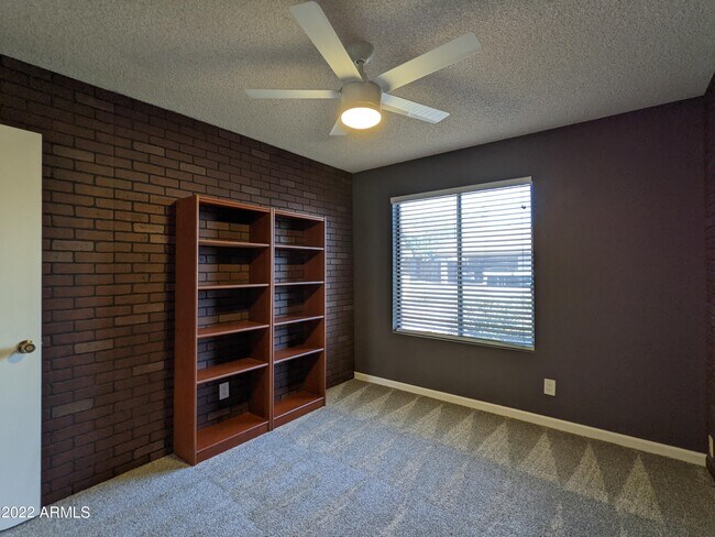 Building Photo - 10044 N 39th Ln