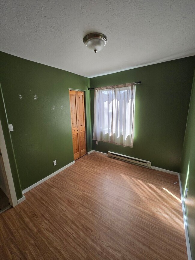 Building Photo - Great Single Level Home in Oakridge!