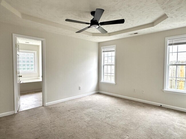 Building Photo - 2517 Forest Lodge Dr