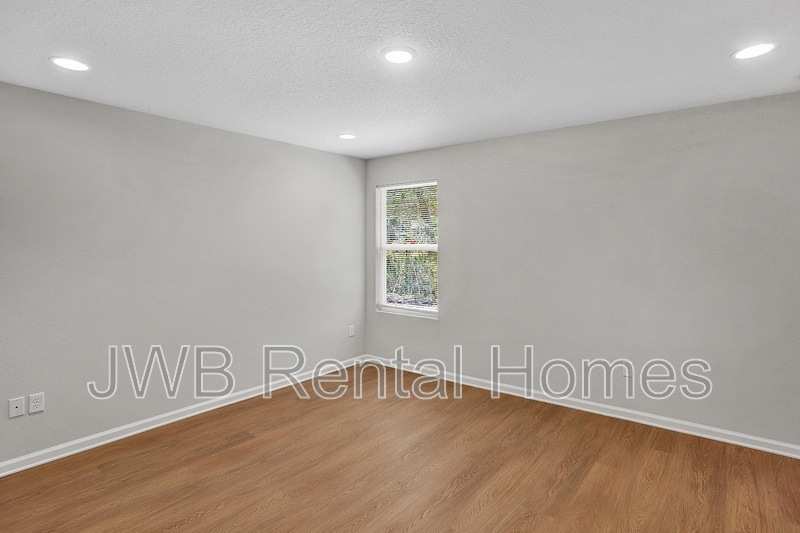 Building Photo - 638 E 31st St