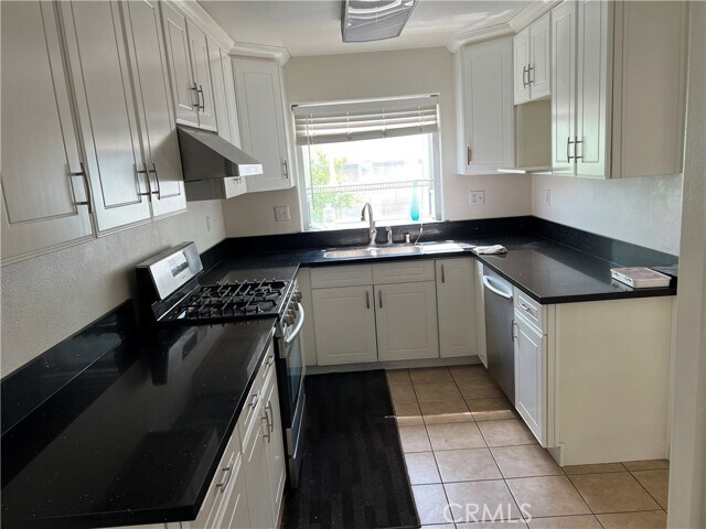 Building Photo - 5805 Encinita Ave