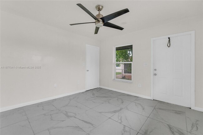 Building Photo - 5807 SW 27th St
