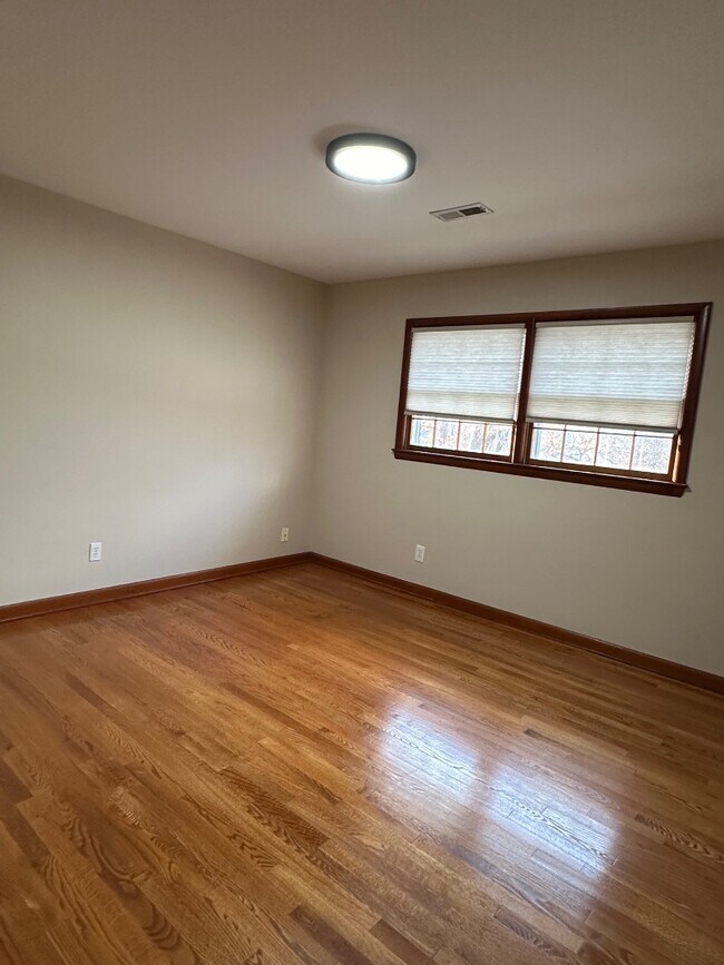 Building Photo - 3928 Inwood Dr