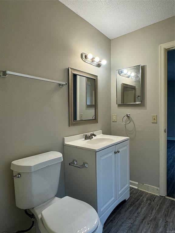 Building Photo - 2233 W Aberdeen Dr