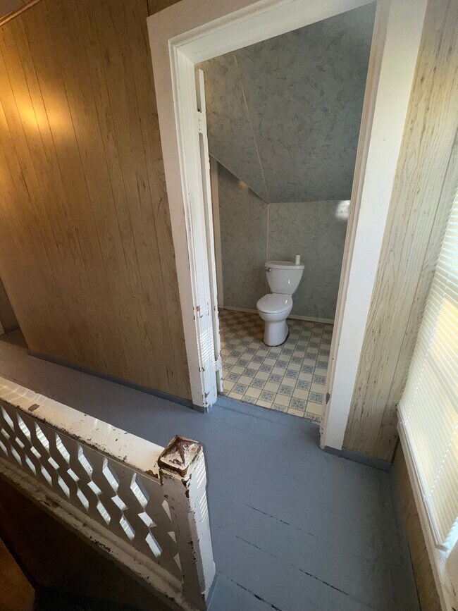 Building Photo - 420 W College St