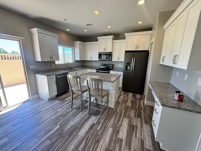 Building Photo - Blackhawk Townhome! Incredible Amenities!!