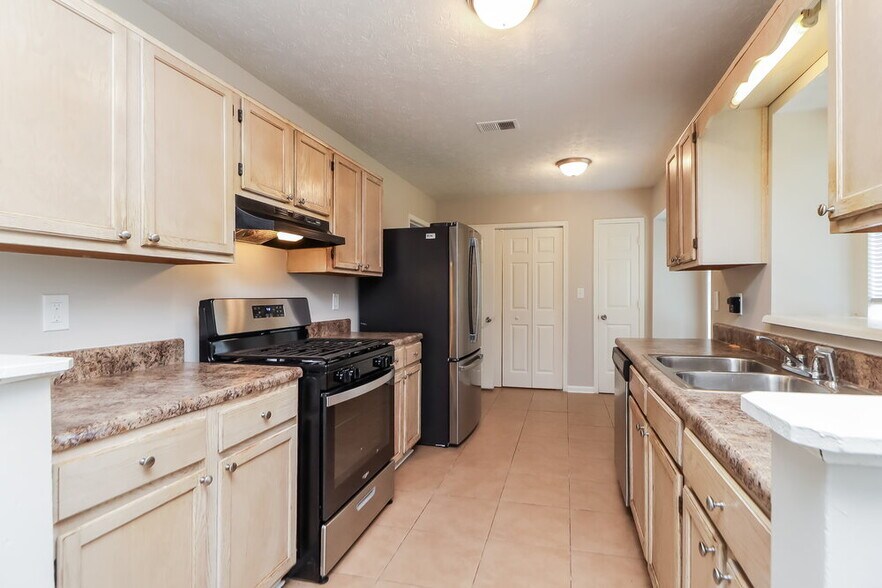 Building Photo - 3810 Greenbrook Dr