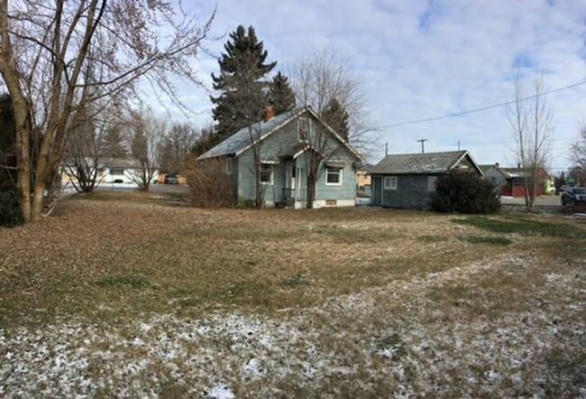 Building Photo - Feels Like A Little Bit of Country - 1+BR ...