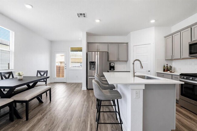 Building Photo - 220 Century Plant Rd