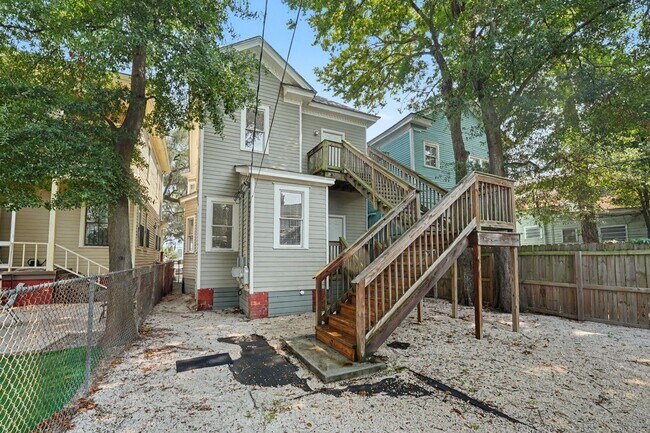 Building Photo - 311 W 39th St