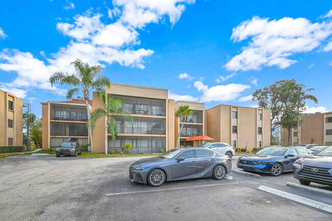 Building Photo - 3800 N Hills Dr