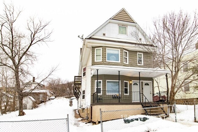 Primary Photo - 1811 W 1st St