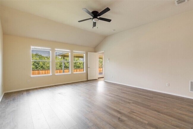 Building Photo - 2105 Sumac Dr
