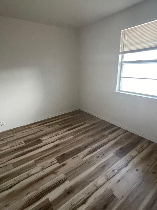 Building Photo - 414 E Avenue A