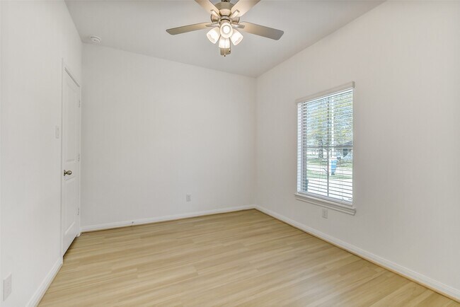 Building Photo - 11927 Pondwood Dr