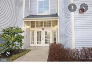 Building Photo - 108 Wrangel Ct