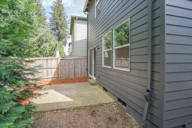 Building Photo - 5824 NE 80th Ct