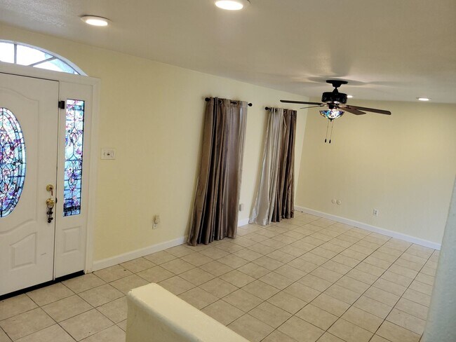 Building Photo - 10813 Sandpiper Dr