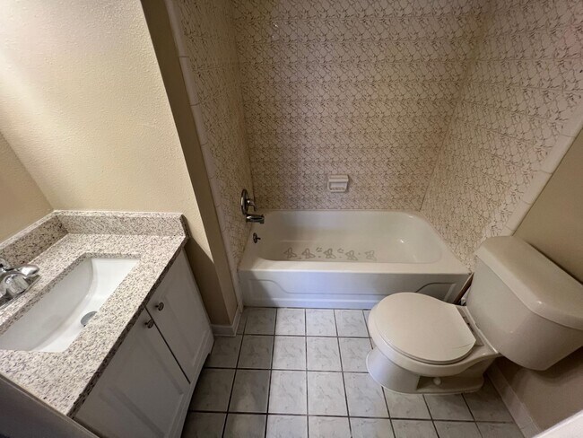 Building Photo - Newly Renovated 3/2 Home ~ Brand New Kitchen ~ Updated Bathrooms ~ Fenced Yard!