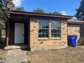 Building Photo - 731 Woodland Ct