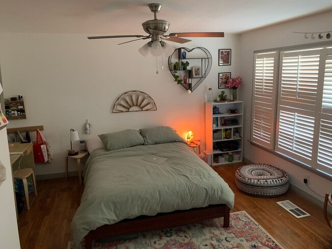 Building Photo - Pre Leasing for fall 2026! 3/2 in Medical District