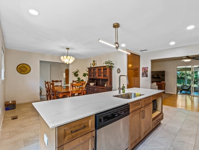 Building Photo - 3212 Springdale Dr