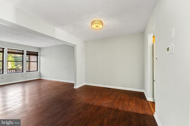 Building Photo - Red Oak