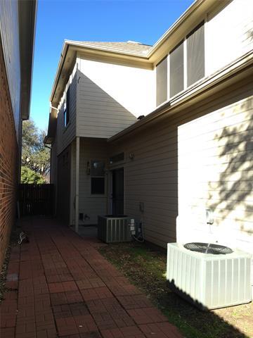 Building Photo - 5920 Rosebud Dr
