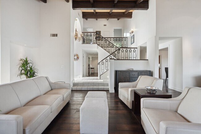 Building Photo - 4372 Park Vicente