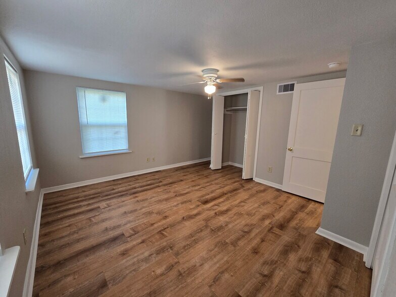 Building Photo - 2307 Elm Ave