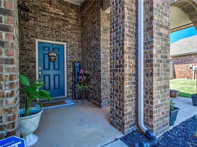 Building Photo - Beautiful 4bed/2.5bath Home Available in Mustang, OK