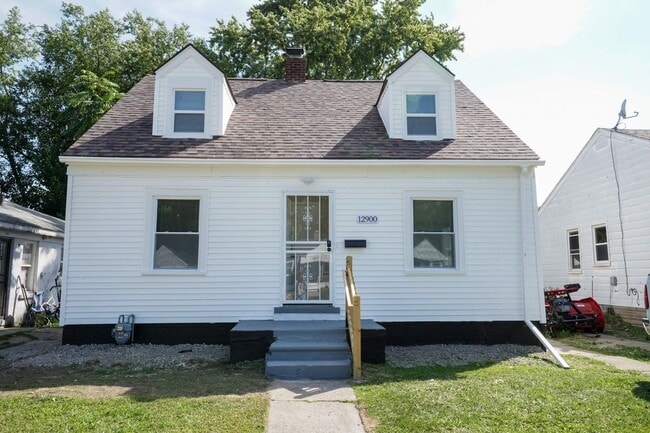 Primary Photo - Freshly Renovated 2-Bedroom Home – Cozy & ...