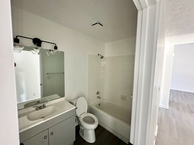 Building Photo - Charming 3-Bedroom Home for Rent in a Tranquil Neighborhood