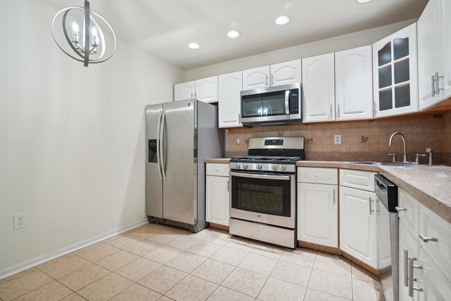 Building Photo - 14 Walnut St