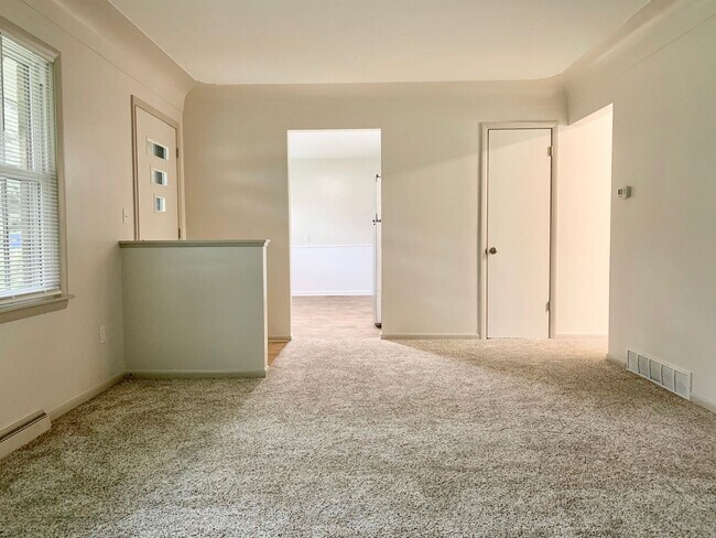 Building Photo - Two Bedroom Home in Northwest Grand Rapids