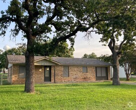 Building Photo - Adorable, Renovated 3/1 House with a Large...